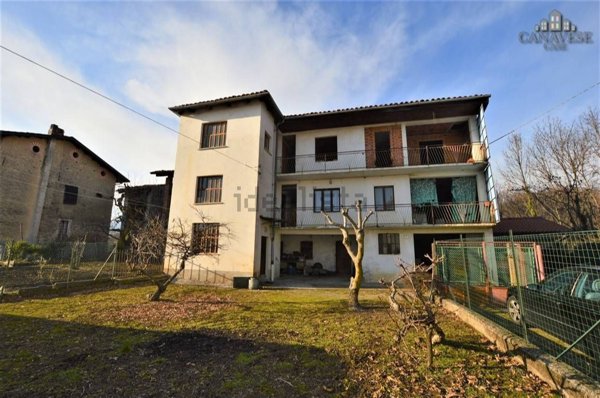 casa indipendente in vendita a Val di Chy in zona Lugnacco