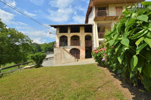 casale in vendita a Val di Chy in zona Lugnacco