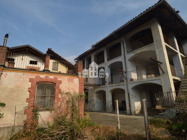 casa indipendente in vendita a Val di Chy in zona Lugnacco