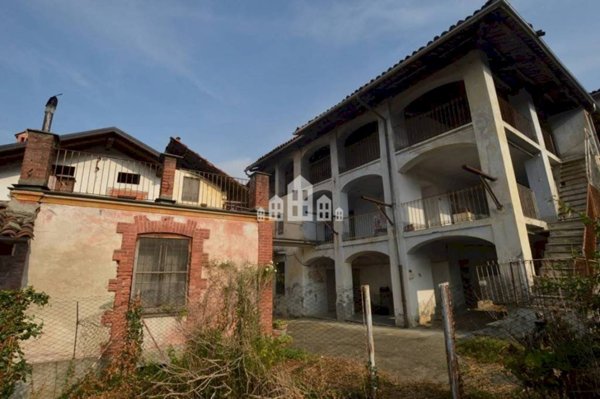 casa indipendente in vendita a Val di Chy in zona Lugnacco