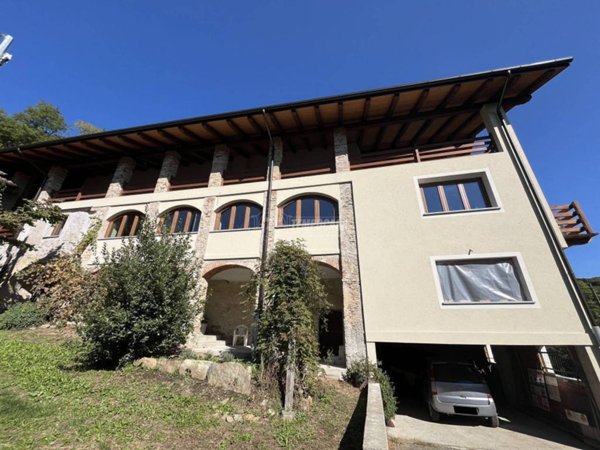 casa indipendente in vendita a Val di Chy in zona Lugnacco