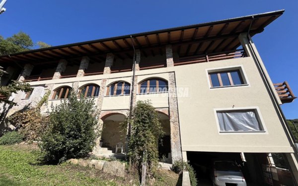 casa indipendente in vendita a Val di Chy in zona Lugnacco
