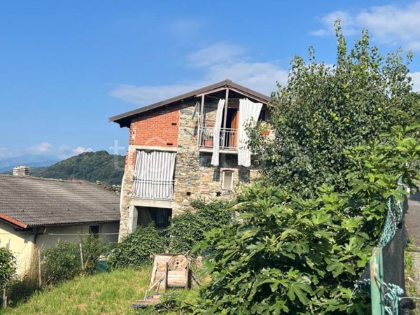 casa indipendente in vendita a Val di Chy
