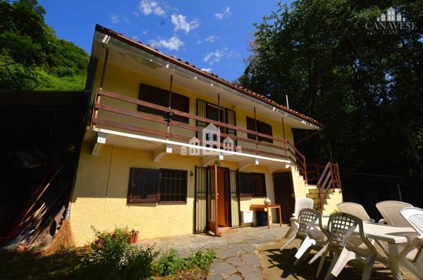 casa indipendente in vendita a Val di Chy in zona Lugnacco