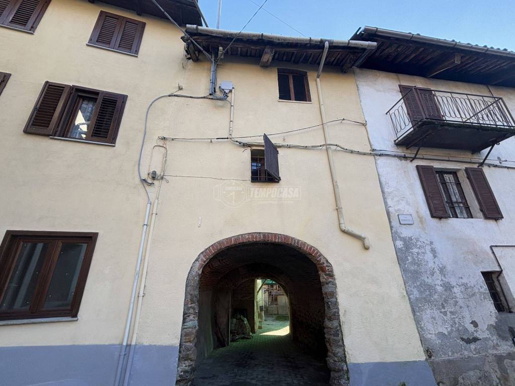 casa indipendente in vendita a Val di Chy in zona Lugnacco