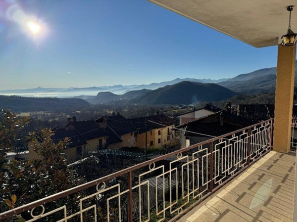 casa indipendente in vendita a Val di Chy in zona Lugnacco
