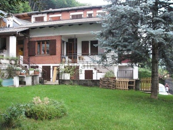 casa indipendente in vendita a Val di Chy