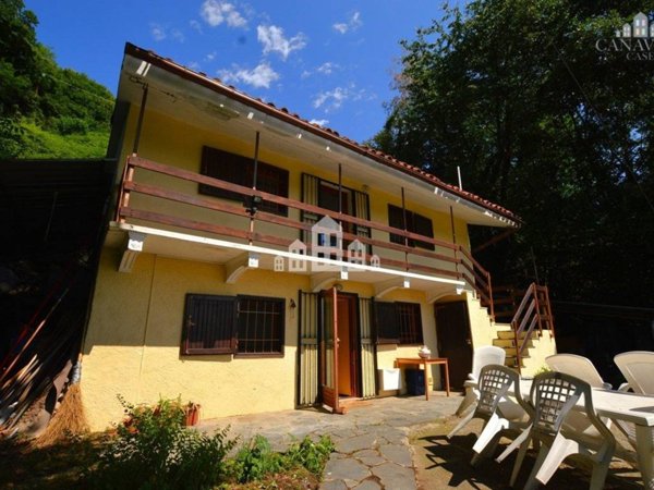 casa indipendente in vendita a Val di Chy in zona Lugnacco