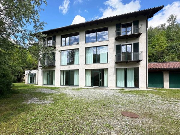 casa indipendente in vendita a Val di Chy