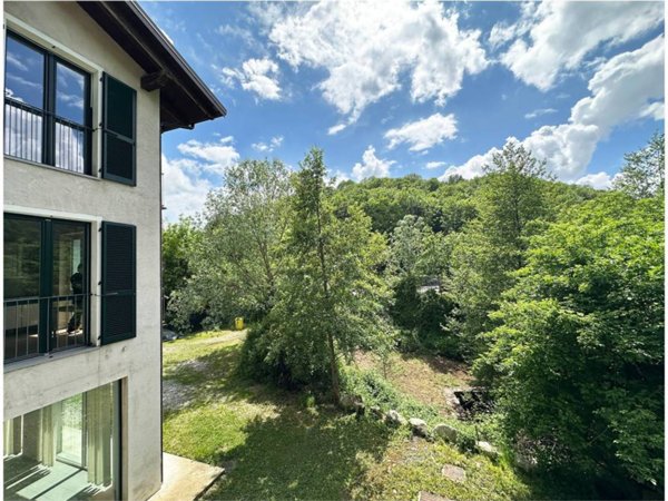 casa indipendente in vendita a Val di Chy