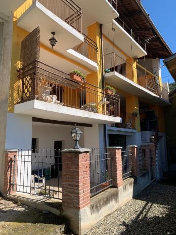 casa indipendente in vendita a Val di Chy in zona Lugnacco