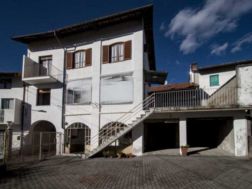 casa indipendente in vendita a Val di Chy in zona Alice Superiore