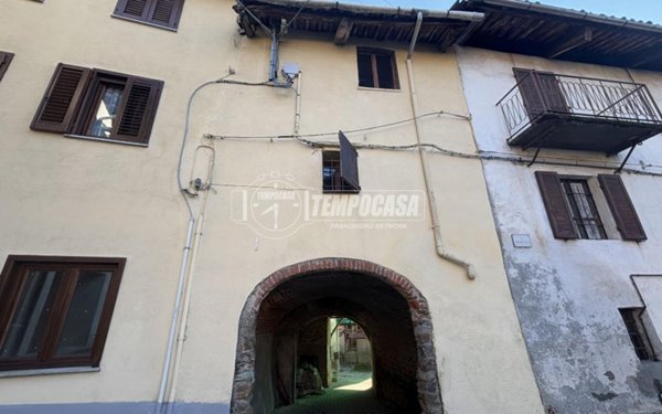 casa indipendente in vendita a Val di Chy in zona Lugnacco