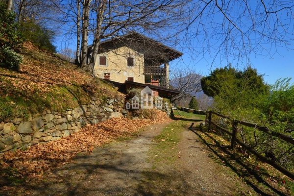 casa indipendente in vendita a Val di Chy