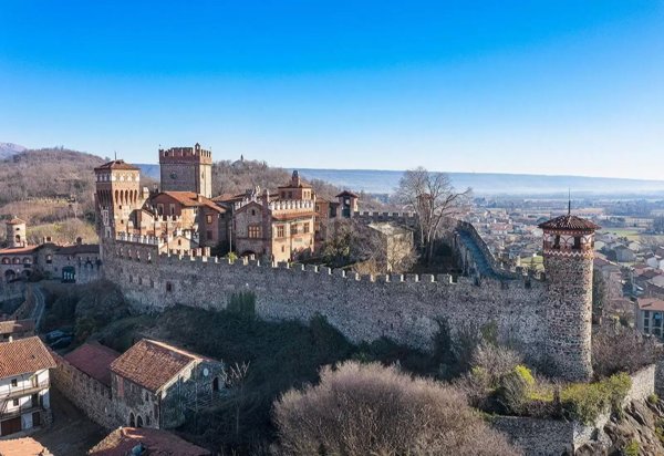 casa indipendente in vendita a Val di Chy