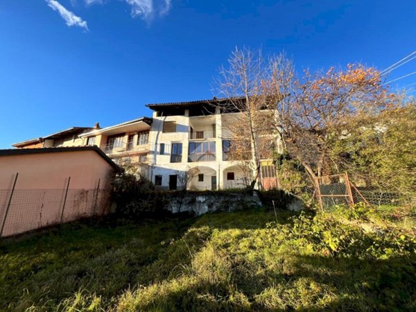casa semindipendente in vendita a Val di Chy in zona Lugnacco