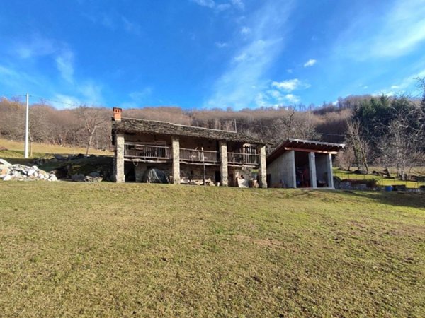 casa indipendente in vendita a Val di Chy