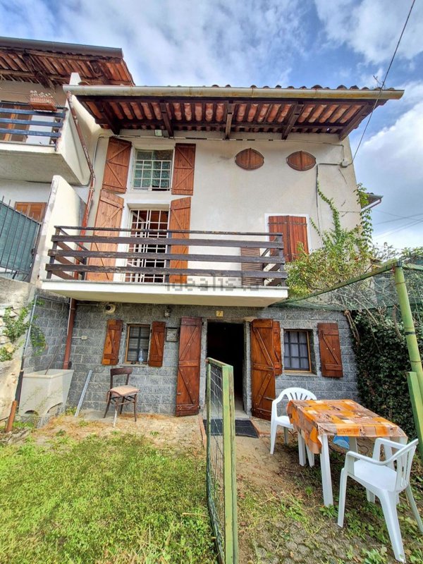 casa indipendente in vendita a Val di Chy