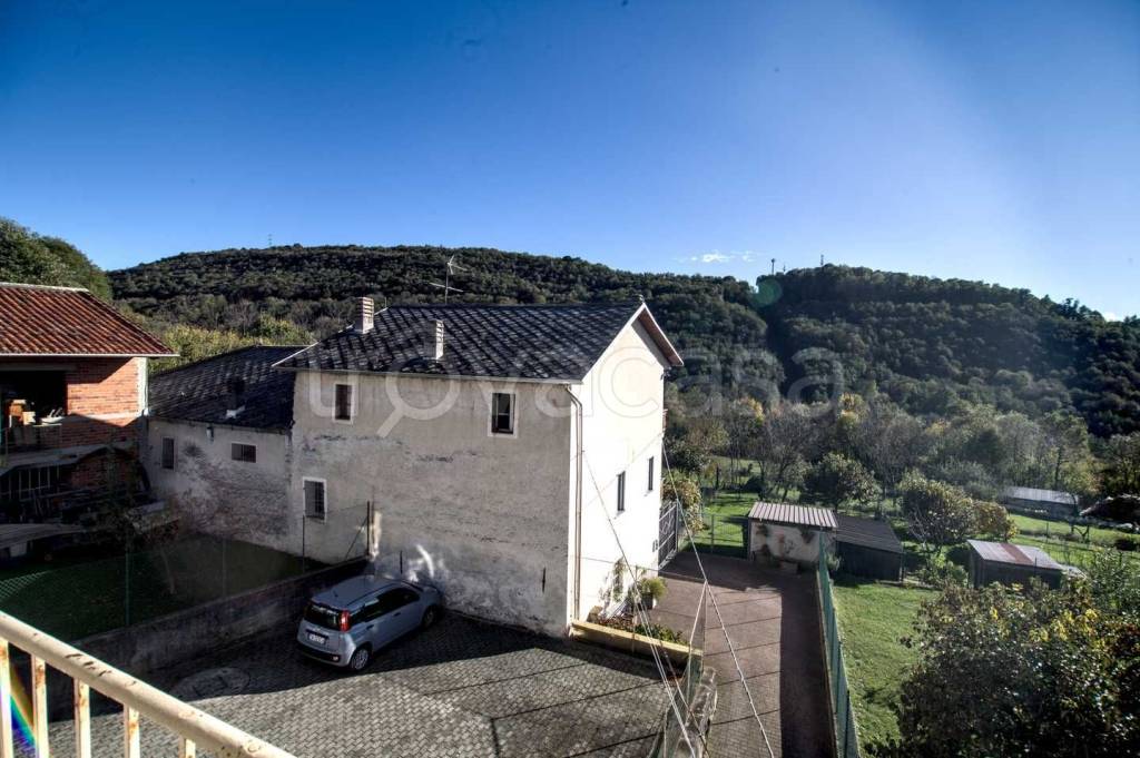 casa indipendente in vendita a Val di Chy