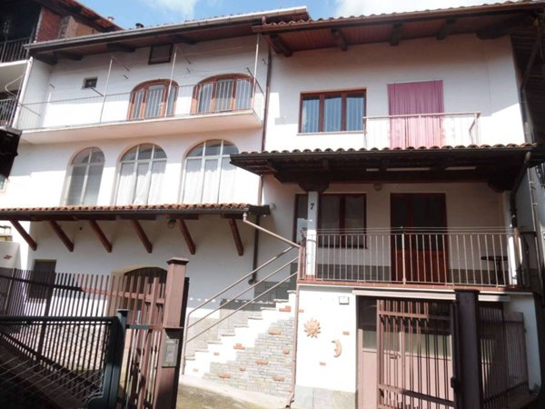 casa indipendente in vendita a Val di Chy in zona Pecco