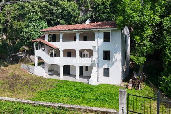 casa indipendente in vendita a Val di Chy in zona Alice Superiore