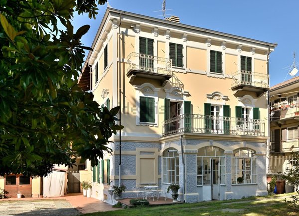 casa indipendente in vendita a Val di Chy in zona Alice Superiore