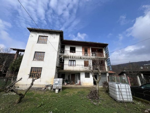 casa indipendente in vendita a Val di Chy in zona Lugnacco
