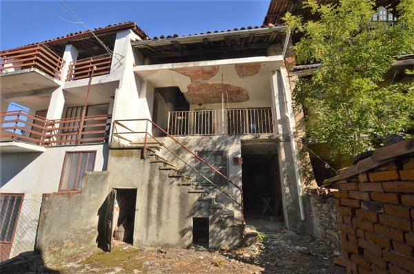 appartamento in vendita a Val di Chy in zona Lugnacco