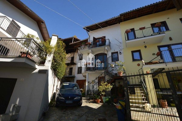 casa indipendente in vendita a Val di Chy in zona Pecco