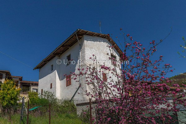 casa indipendente in vendita a Val di Chy in zona Lugnacco