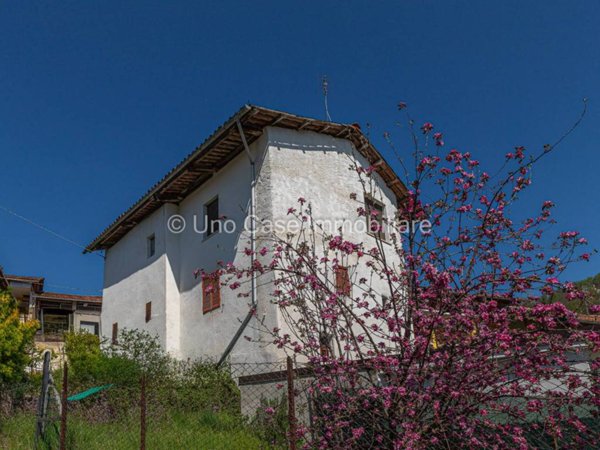 casa indipendente in vendita a Val di Chy in zona Lugnacco
