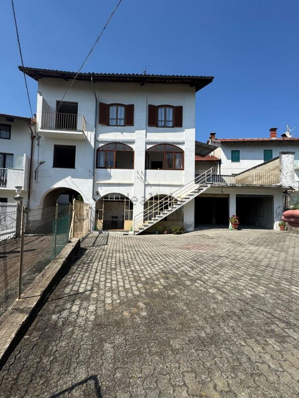 casa indipendente in vendita a Val di Chy in zona Alice Superiore