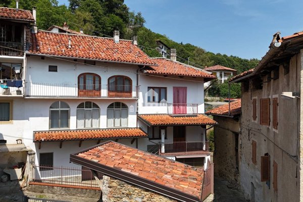 casa indipendente in vendita a Val di Chy in zona Pecco