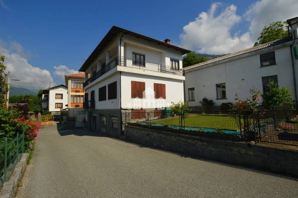 casa indipendente in vendita a Valchiusa in zona Novareglia