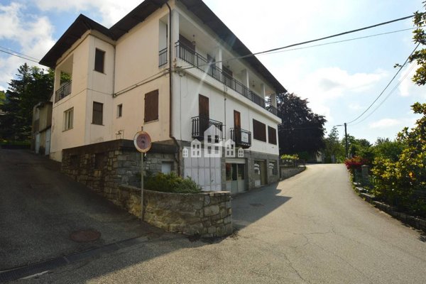 casa indipendente in vendita a Valchiusa in zona Novareglia
