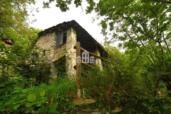casa indipendente in vendita a Valchiusa in zona Inverso