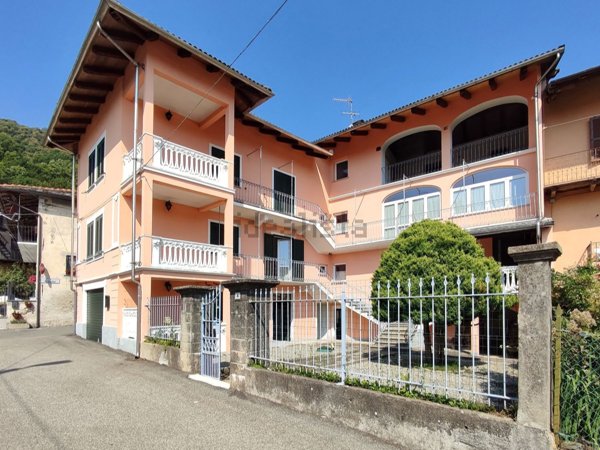 casa semindipendente in vendita a Valchiusa in zona Trausella