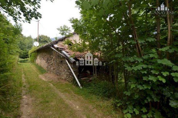 rudere in vendita a Valchiusa in zona Trausella