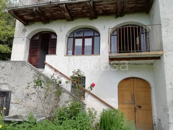 appartamento in vendita a Valchiusa in zona Inverso