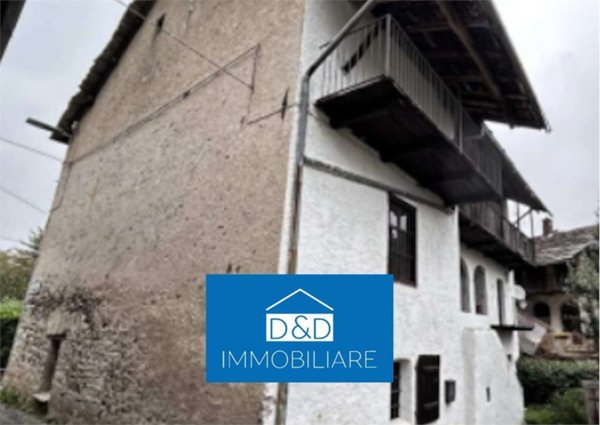 casa indipendente in vendita a Valchiusa