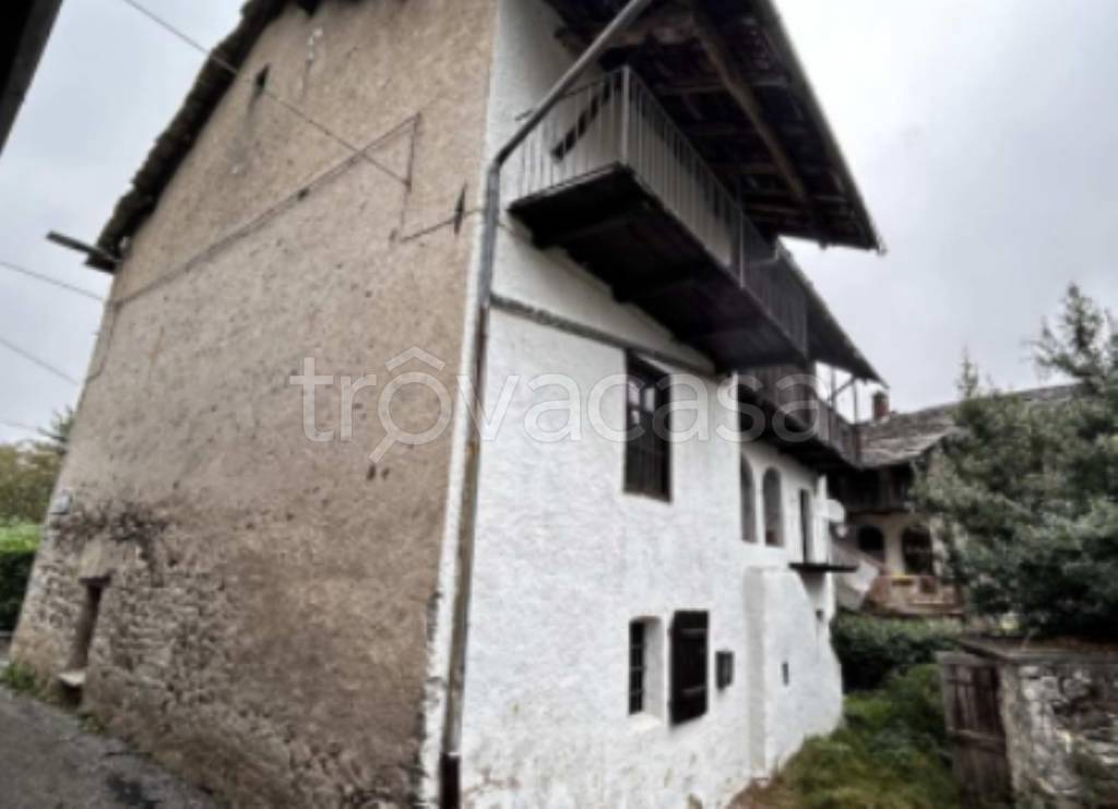 appartamento in vendita a Valchiusa in zona Trausella