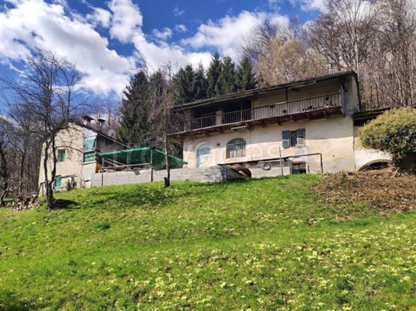 casa indipendente in vendita a Valchiusa in zona Inverso