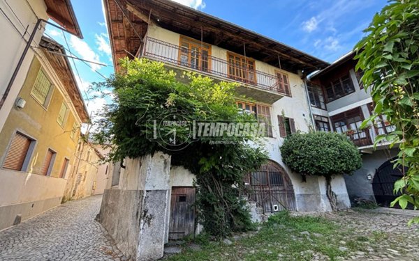 casa indipendente in vendita a Valchiusa