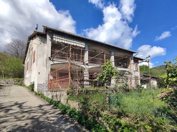 casa indipendente in vendita a Valchiusa