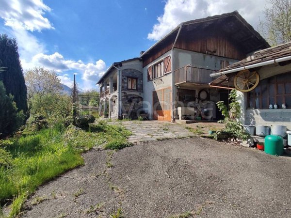 casa indipendente in vendita a Valchiusa