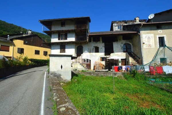 casa semindipendente in vendita a Valchiusa in zona Trausella