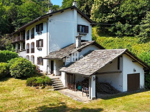 casa indipendente in vendita a Valchiusa in zona Trausella