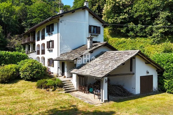 casa indipendente in vendita a Valchiusa in zona Trausella