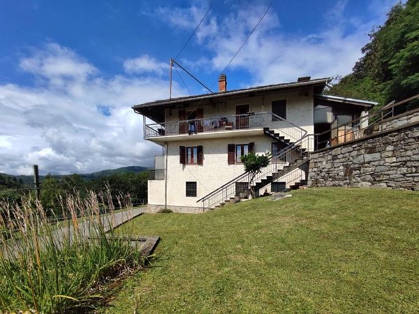 casa indipendente in vendita a Valchiusa