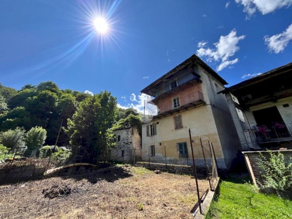 casa semindipendente in vendita a Valchiusa in zona Trausella